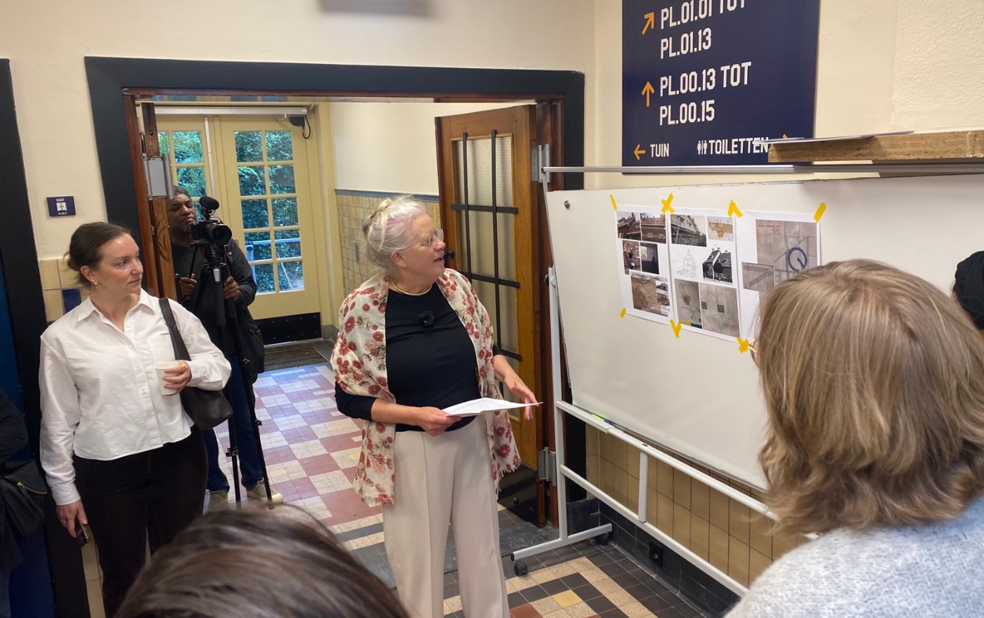 ▴ Tour of the St. Louisschool