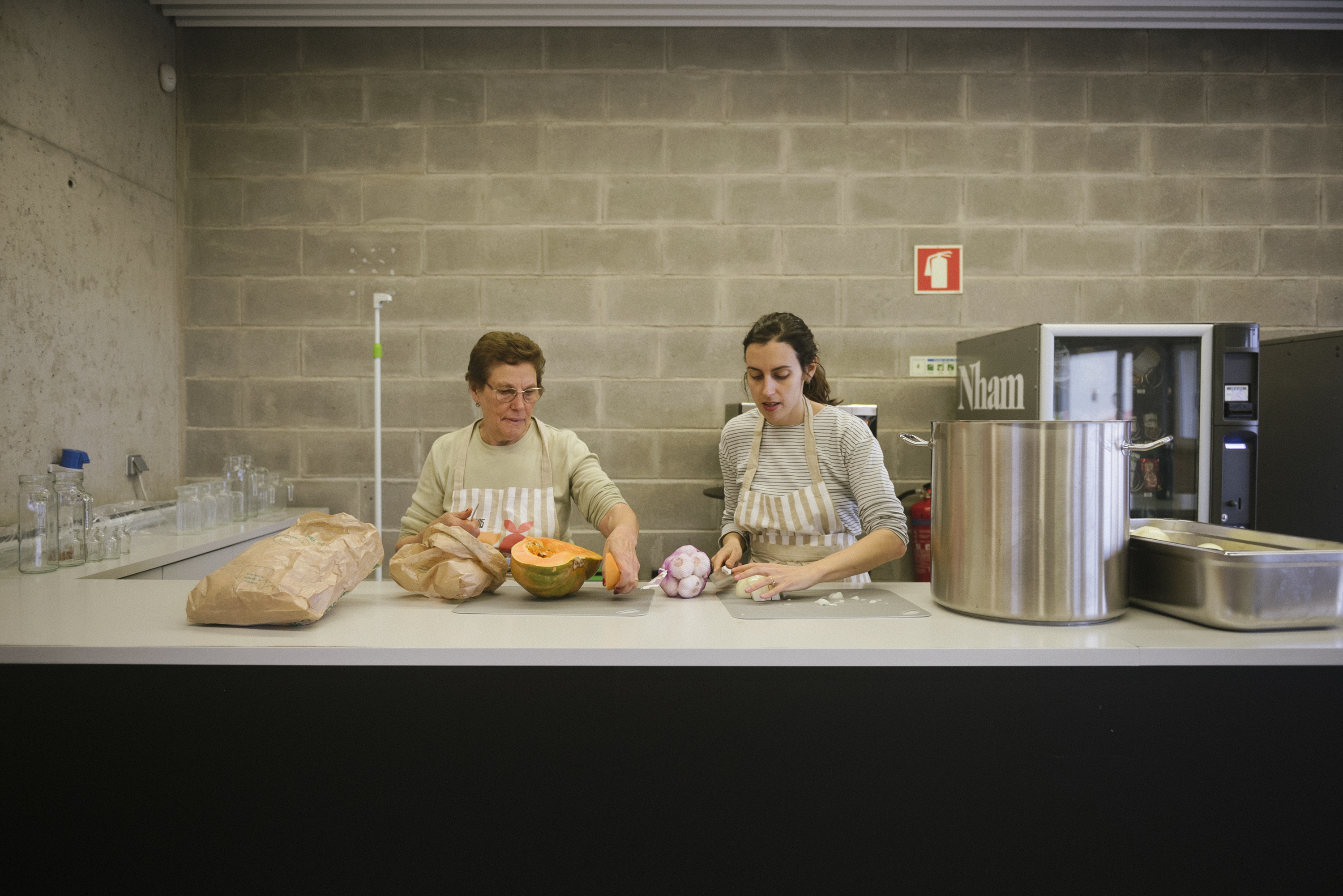 ▴ Lisbon Spice Rack presentation at NEB Cluster Meeting, Marvila Library, Lisbon 2024 © Sara Pinheiro.